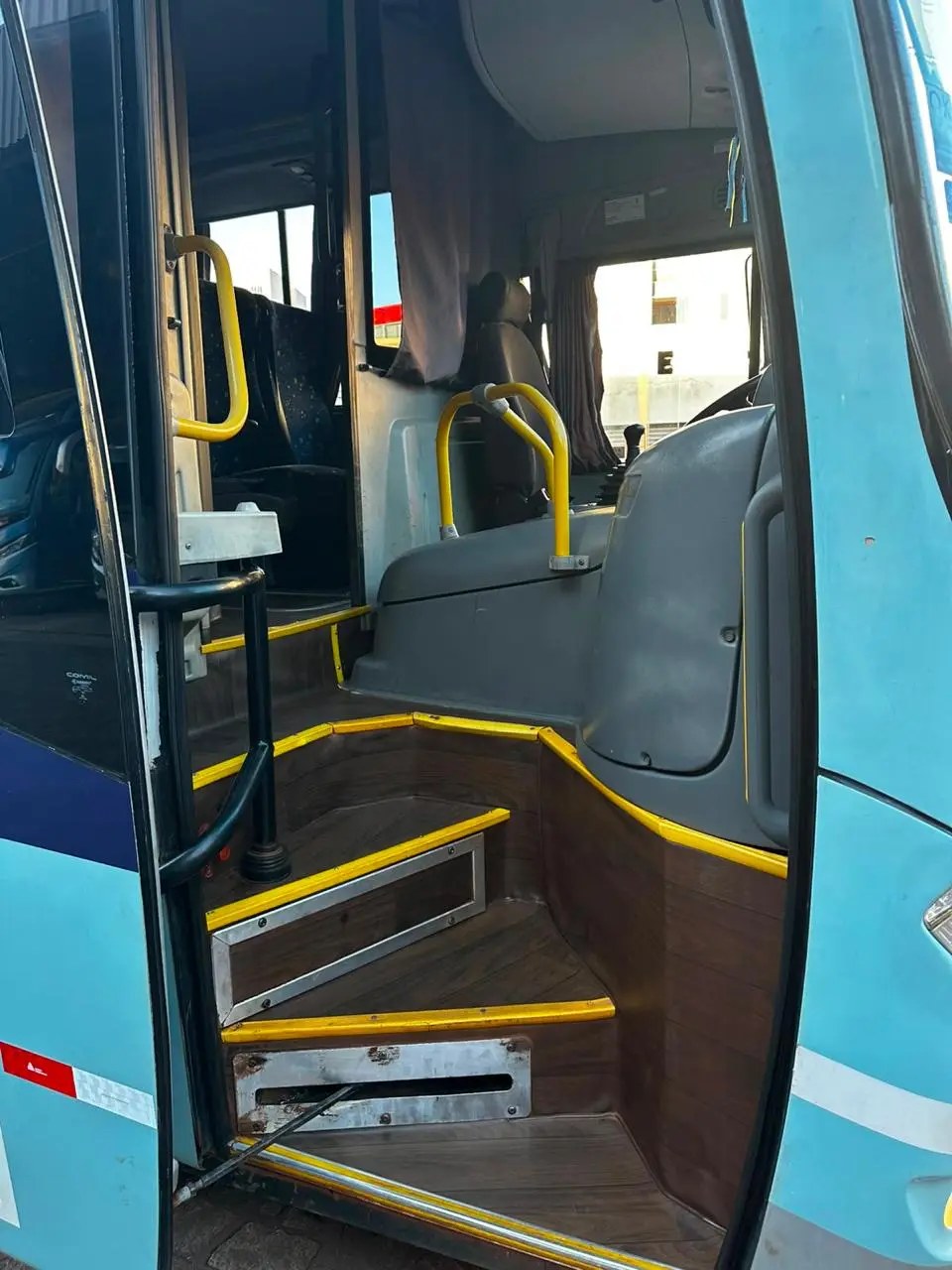 Comil Versatile Midi II, Mercedes-Benz OF-1621 (208cv), 2022 — foto 3