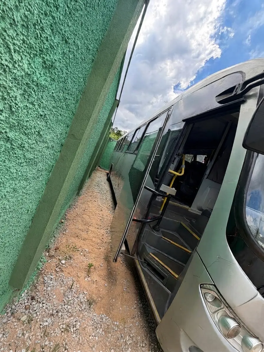 Comil Versatile Gold, Mercedes-Benz OF-1721 (208cv), 2022 — foto 5
