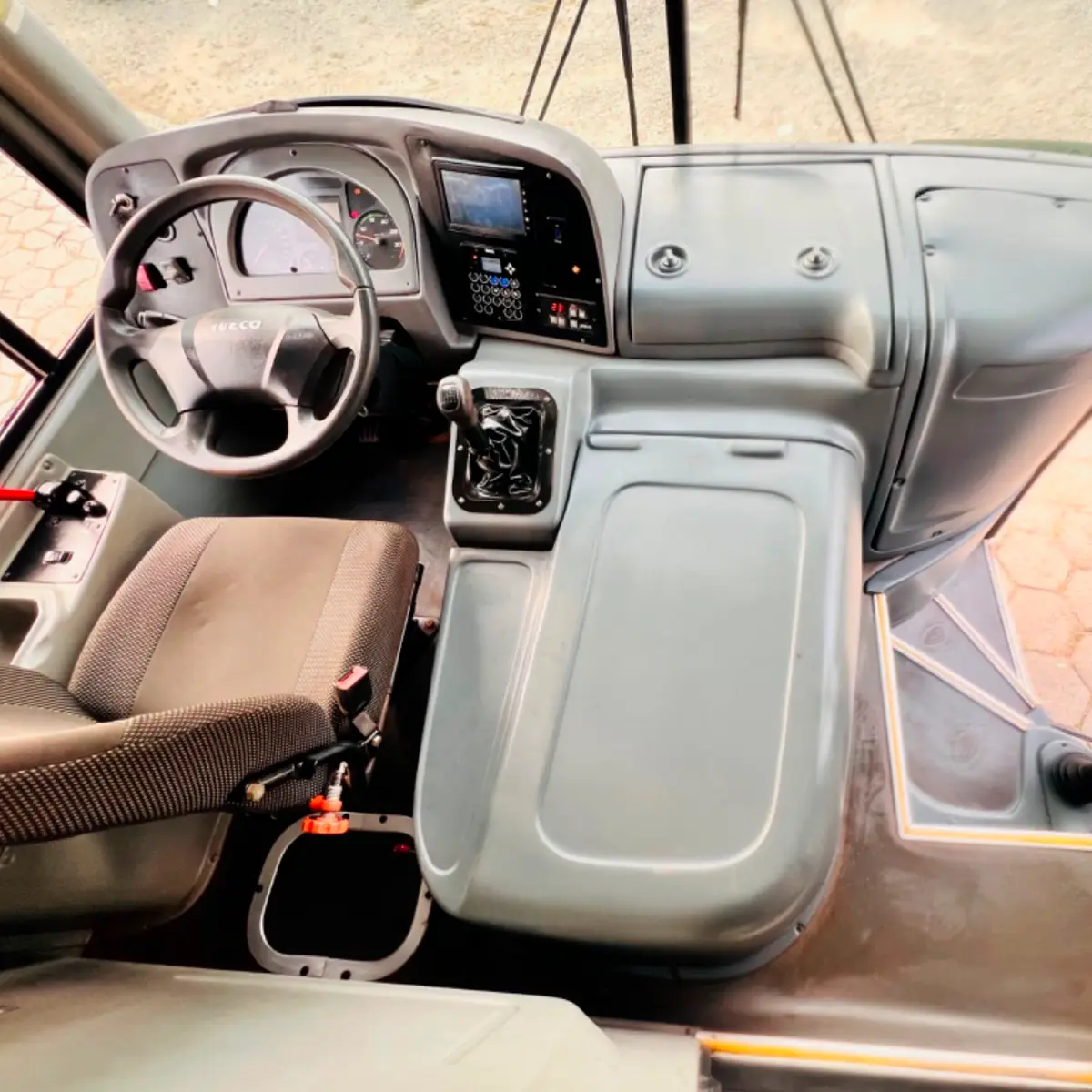 Comil Versatille Gold, Iveco 170S28 F (Fretamento), 2023 — foto 7