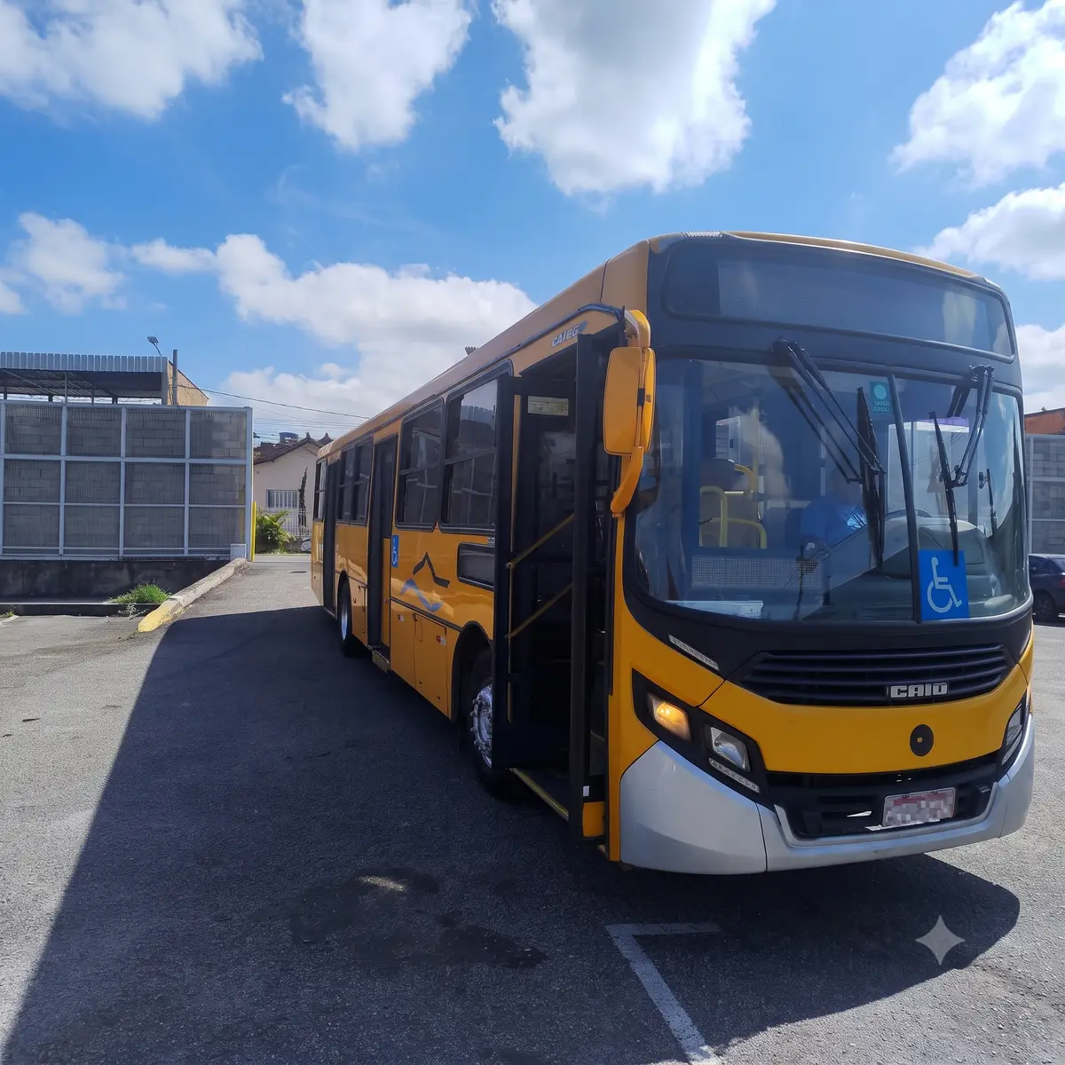 Caio Apache Vip IV, Mercedes-Benz OF-1721 (208cv), 2015
