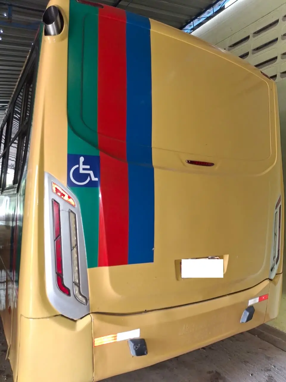 Caio Apache Vip IV, Mercedes-Benz OF-1721 (208cv), 2017 — foto 5