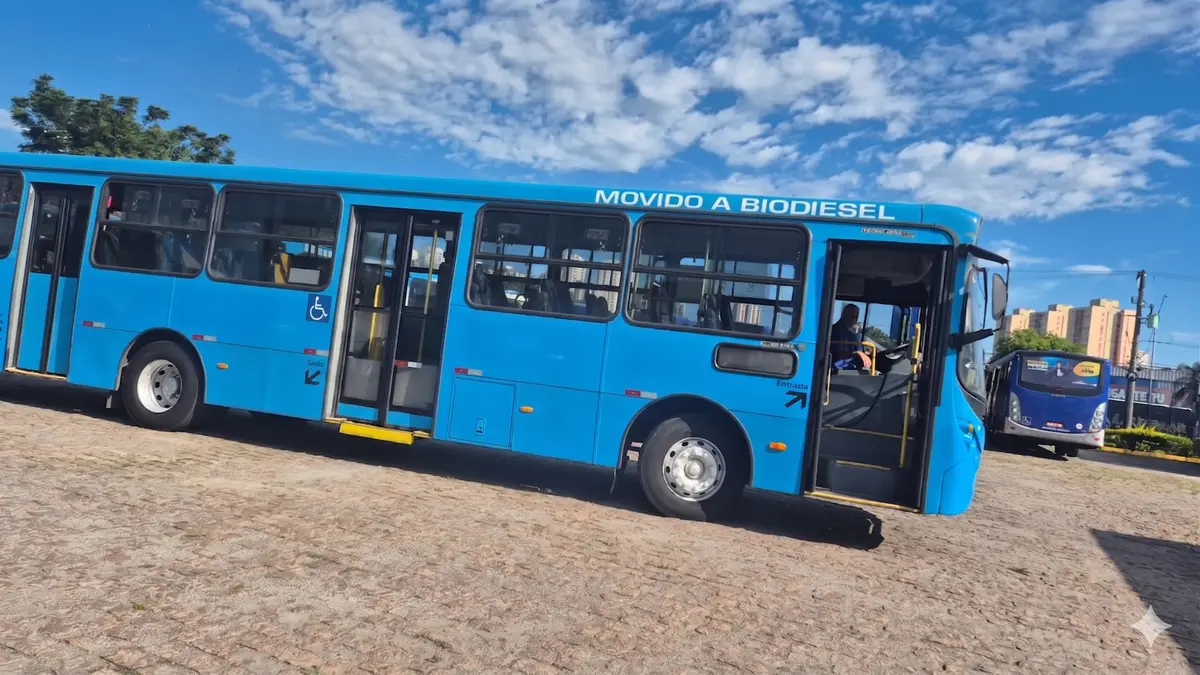 Caio Apache Vip III, Mercedes-Benz OF-1721 (208cv), 2013 — foto 3