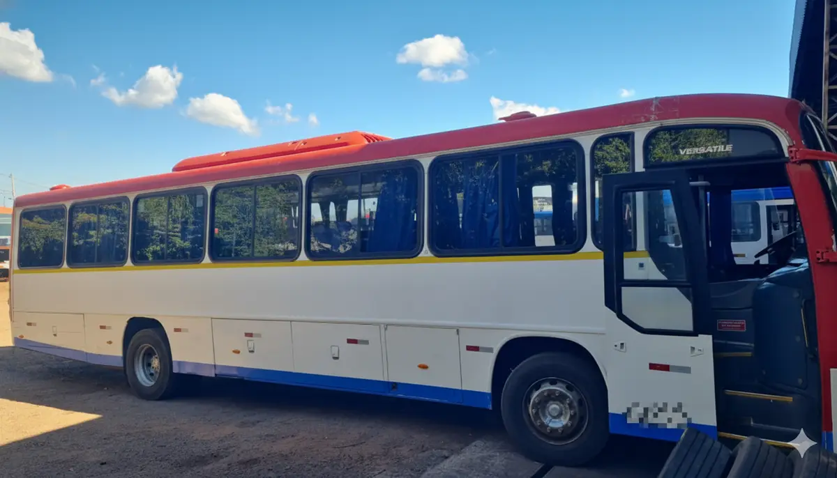 Comil Versatile, Volvo B270F 4x2, 2012 — foto 1